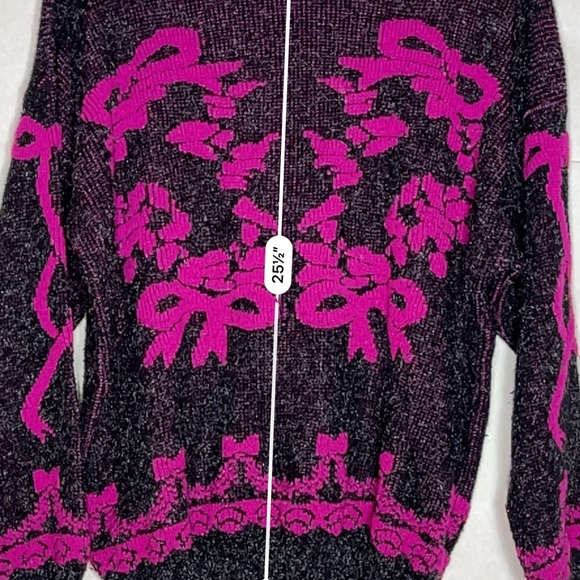 Vintage Black & Pink Knit Sweater 🔲🎀🖤 - Picture 5 of 8
